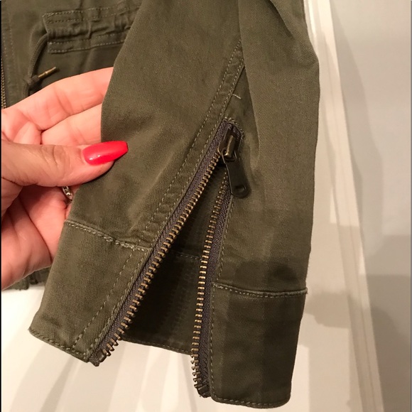 Express Jacket 💚 - Picture 2 of 5